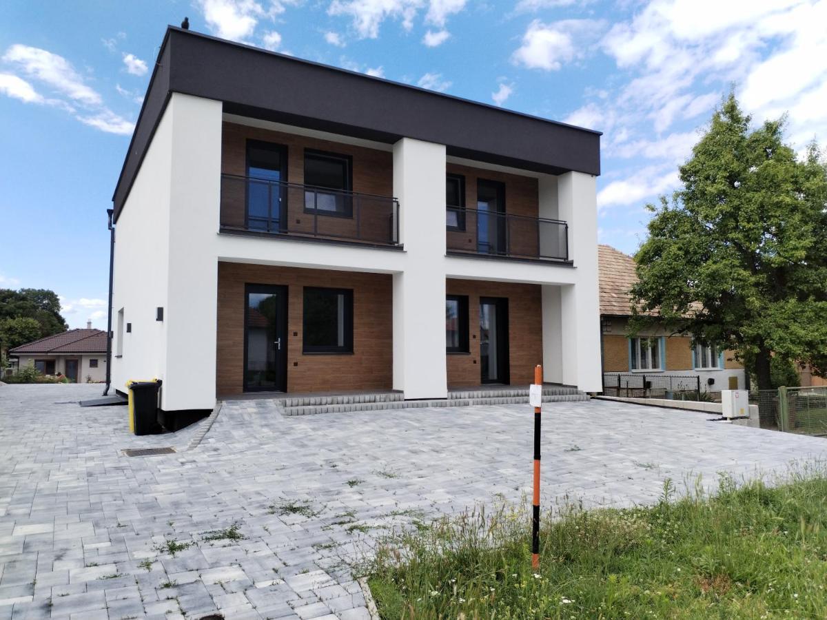 Apartman Pri Parku Solcany Buitenkant foto